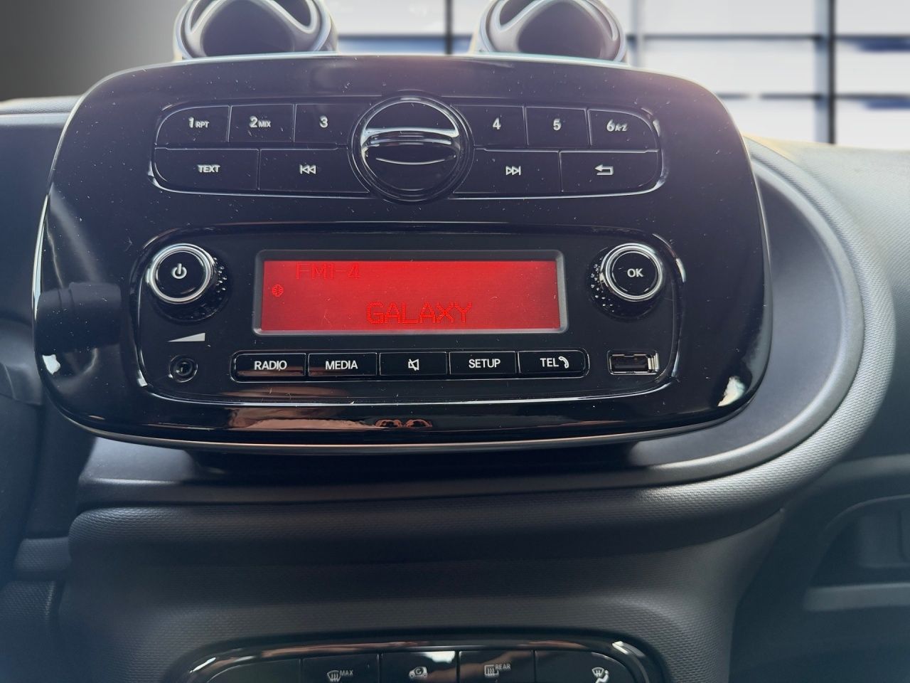Fahrzeugabbildung Smart smart EQ fortwo 22KW+SITZHEIZ+KLIMAAUTO+DAB+USB