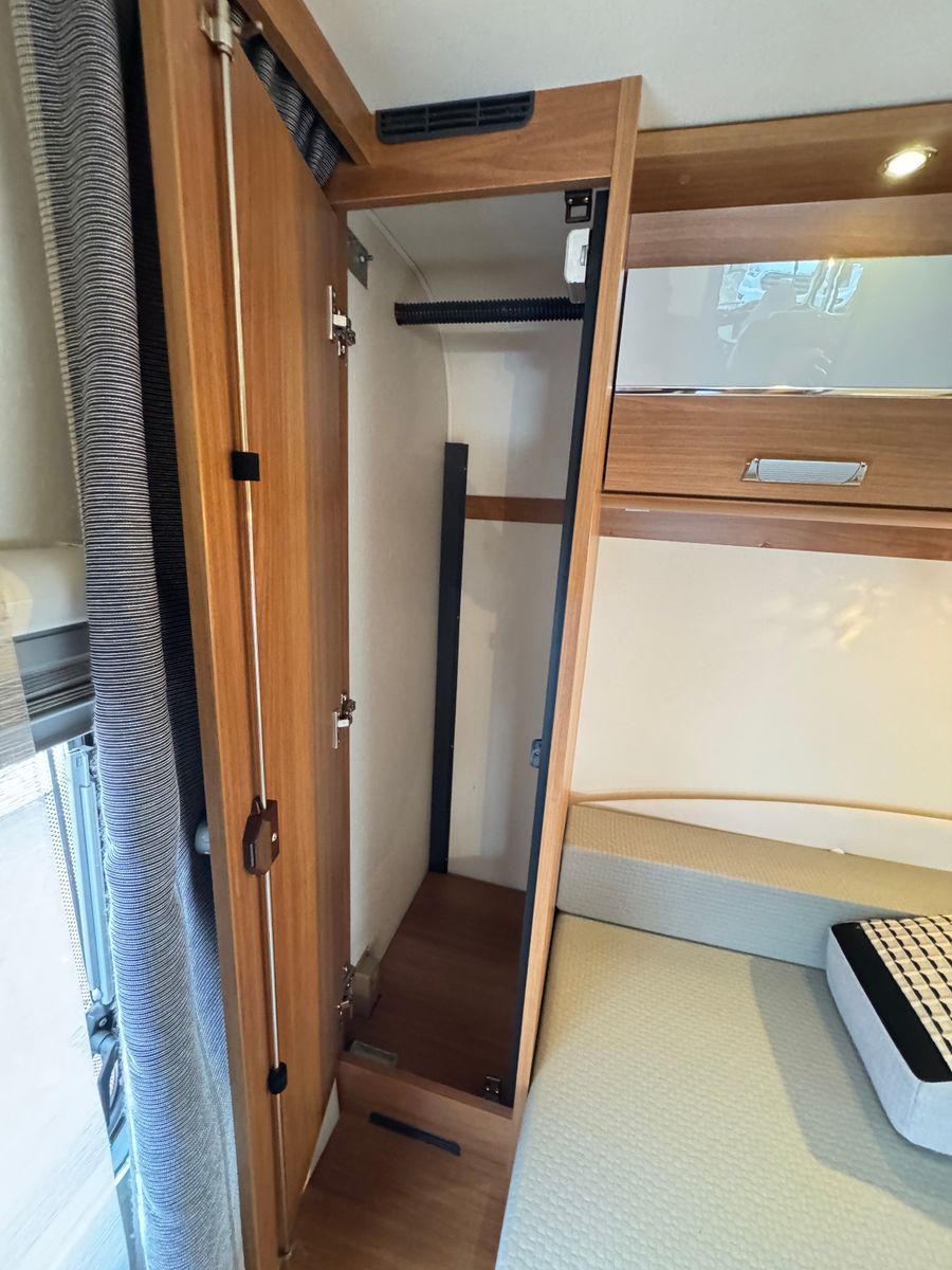 Fahrzeugabbildung Dethleffs Esprit Comfort I 7150-2 QUEENSBETT 1.HAND