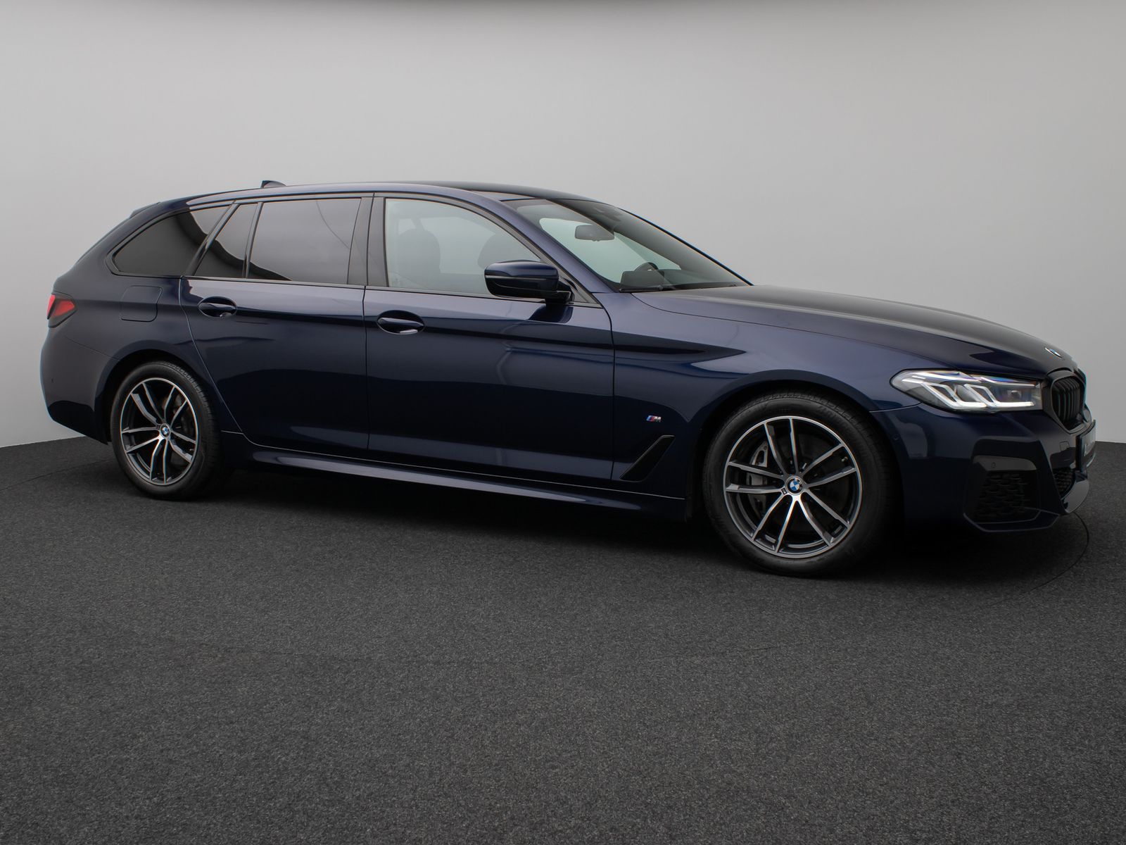 Fahrzeugabbildung BMW 530d M Sport Laser HUD DAB Komfort Alarm 18Zoll