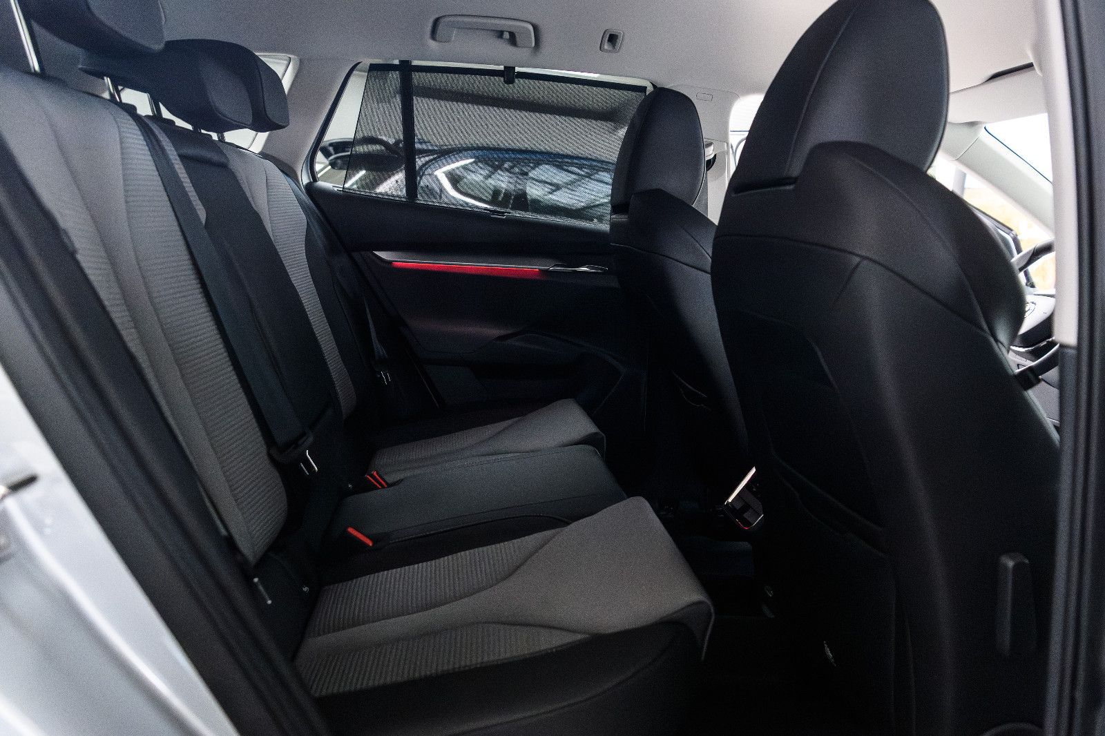 Fahrzeugabbildung SKODA Enyaq 60 Loft MATRIX-LED+RFK+NAVI+KEYLESS+SZH