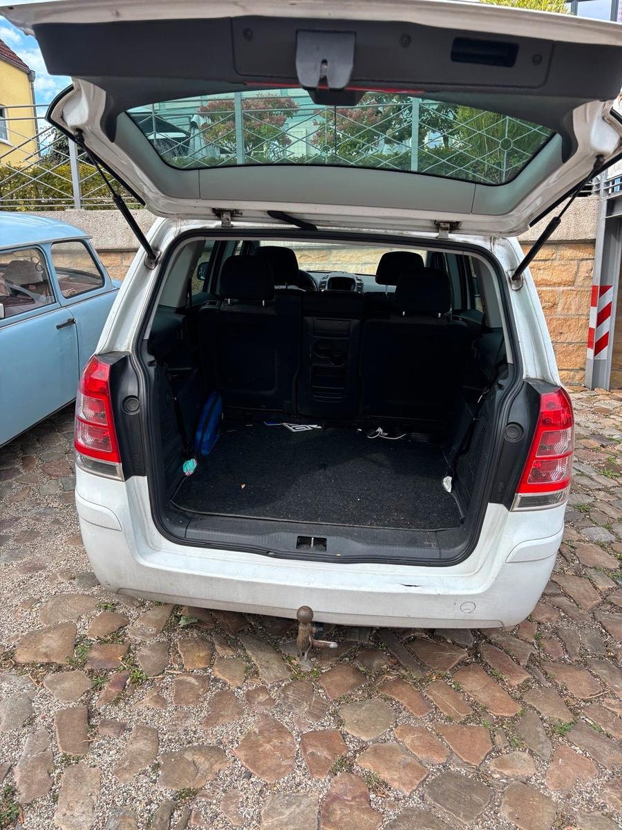 Opel Zafira 2011 — photo 7