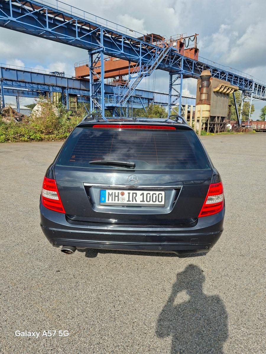 Mercedes-Benz C220 2011 — interior
