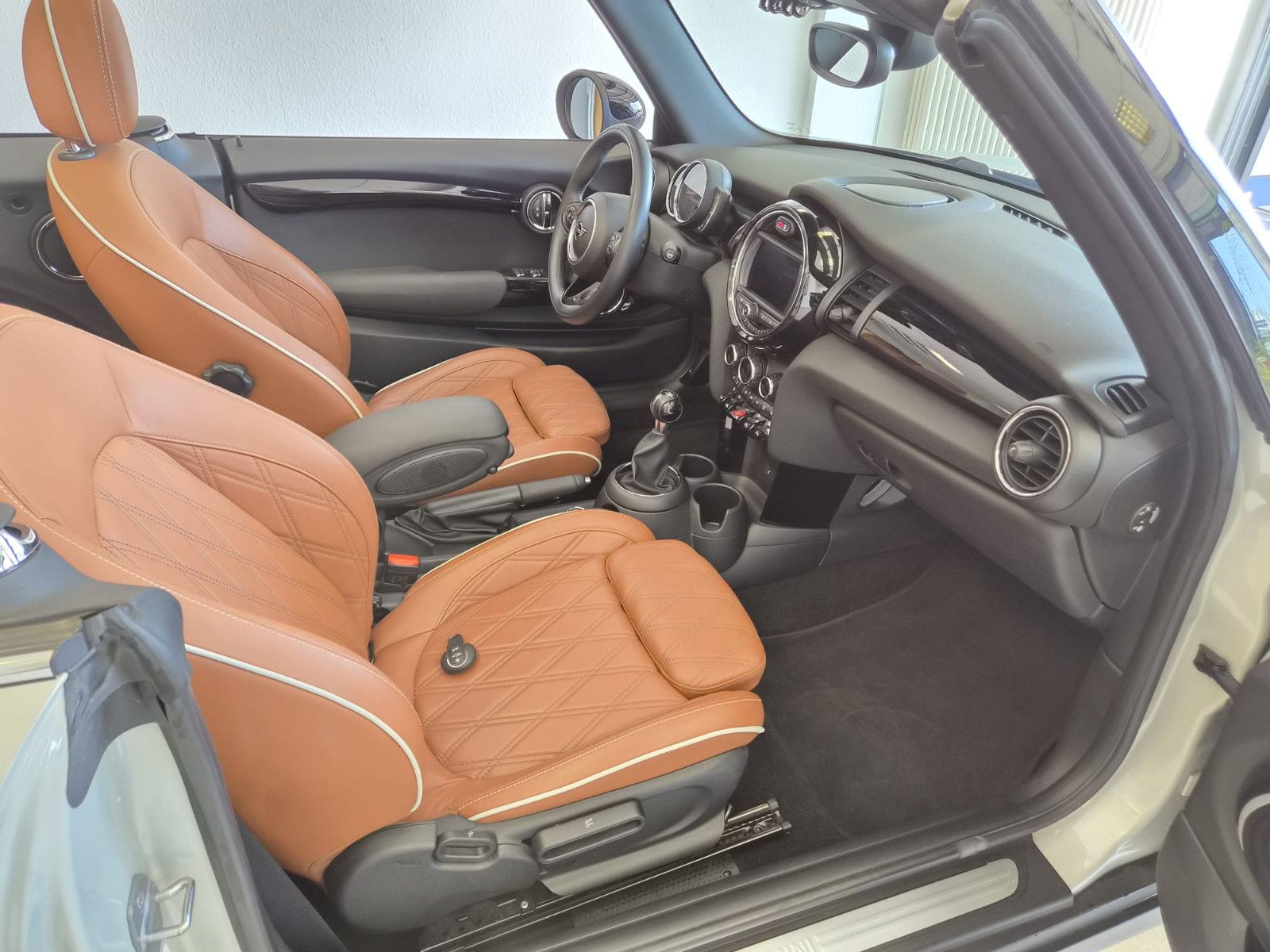 Fahrzeugabbildung MINI Cooper Cabrio,Leder,Navi,Kamera