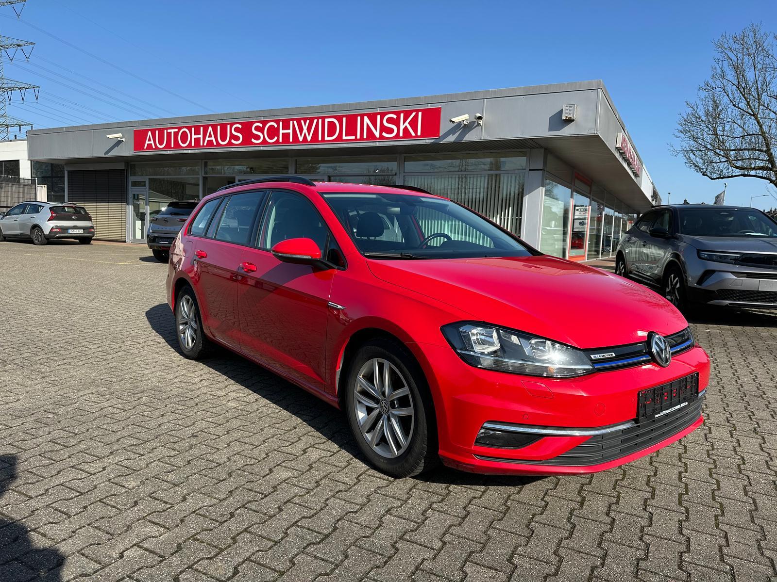 Volkswagen Golf 1.5 16V DSG Kombi Cam ACC APP Connect
