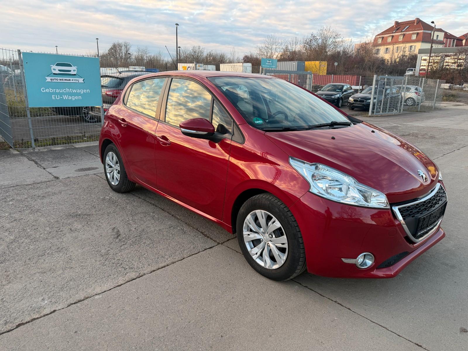 Peugeot 208 Active NAVI Wenig Kilometer