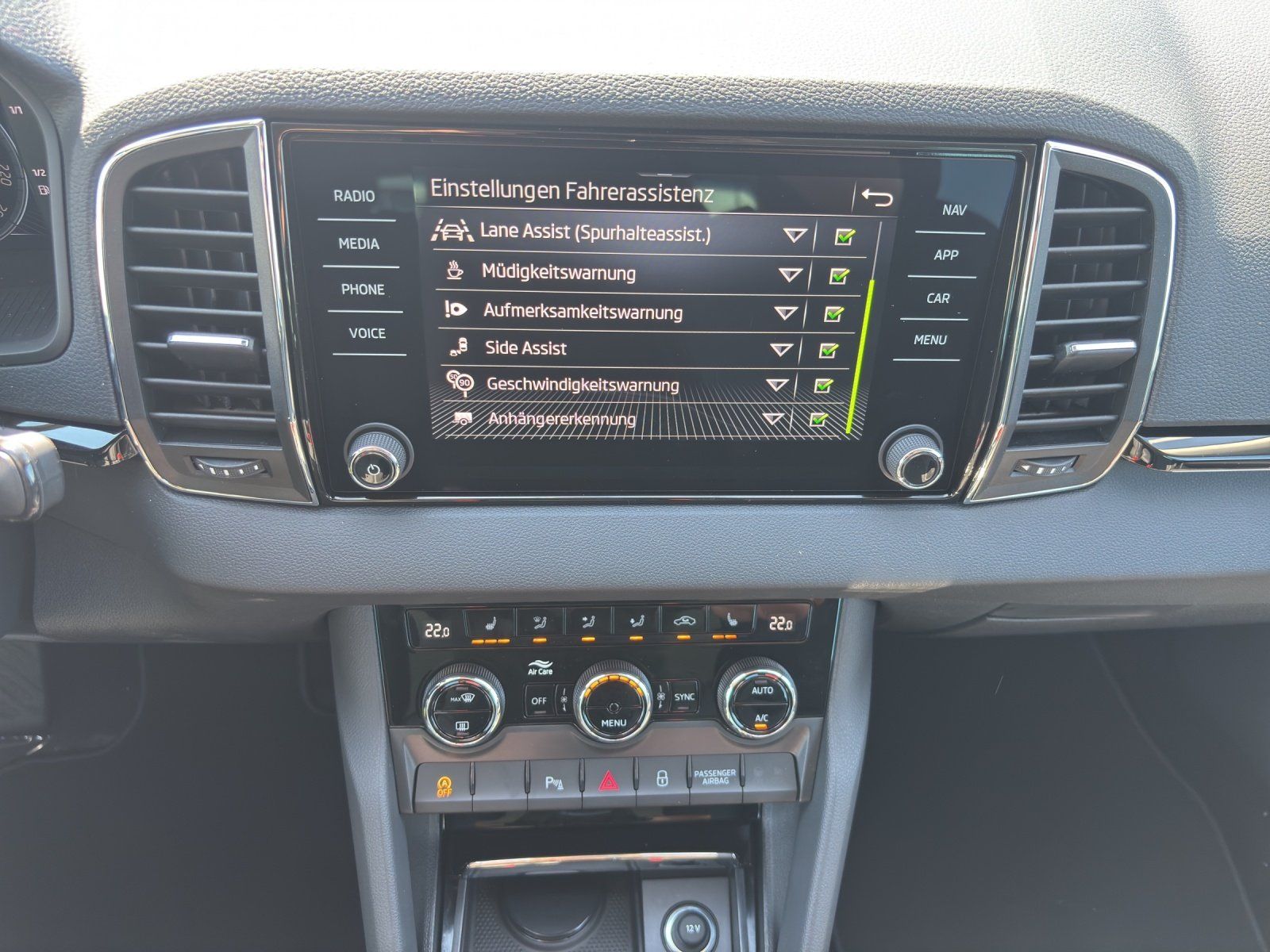 Fahrzeugabbildung SKODA Karoq Balance 1,5 TSI 110 kW DSG MATRIX/RFK/AHK