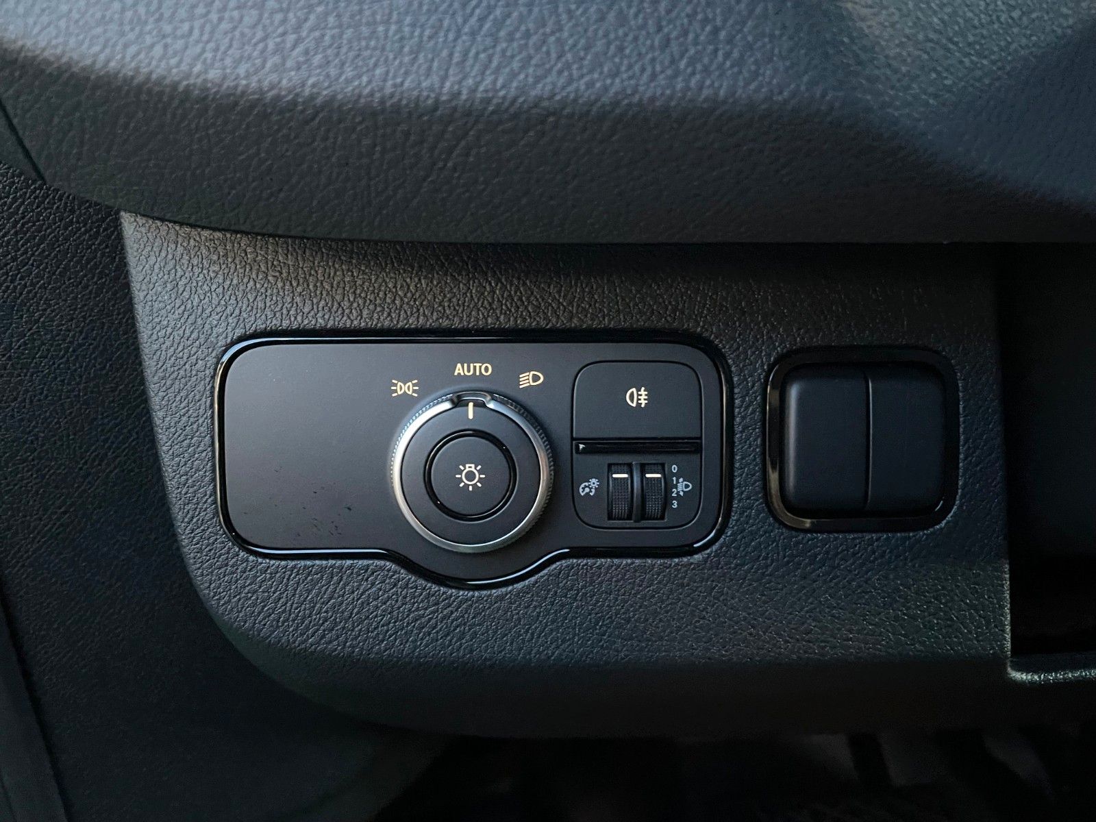 Fahrzeugabbildung Mercedes-Benz Sprinter 317 CDI DoKa 3665 9G Klima AHK3,5to