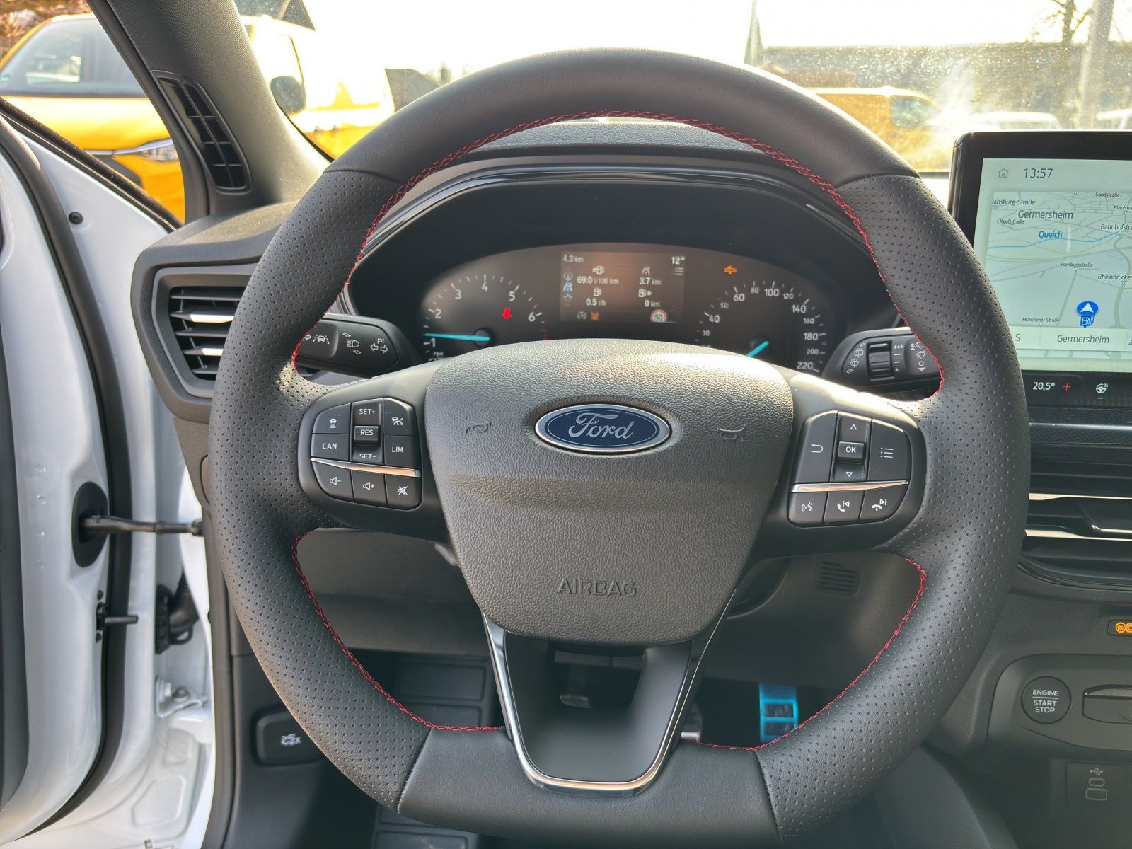 Fahrzeugabbildung Ford Focus Turnier 1,0 Ecoboost ST-Line