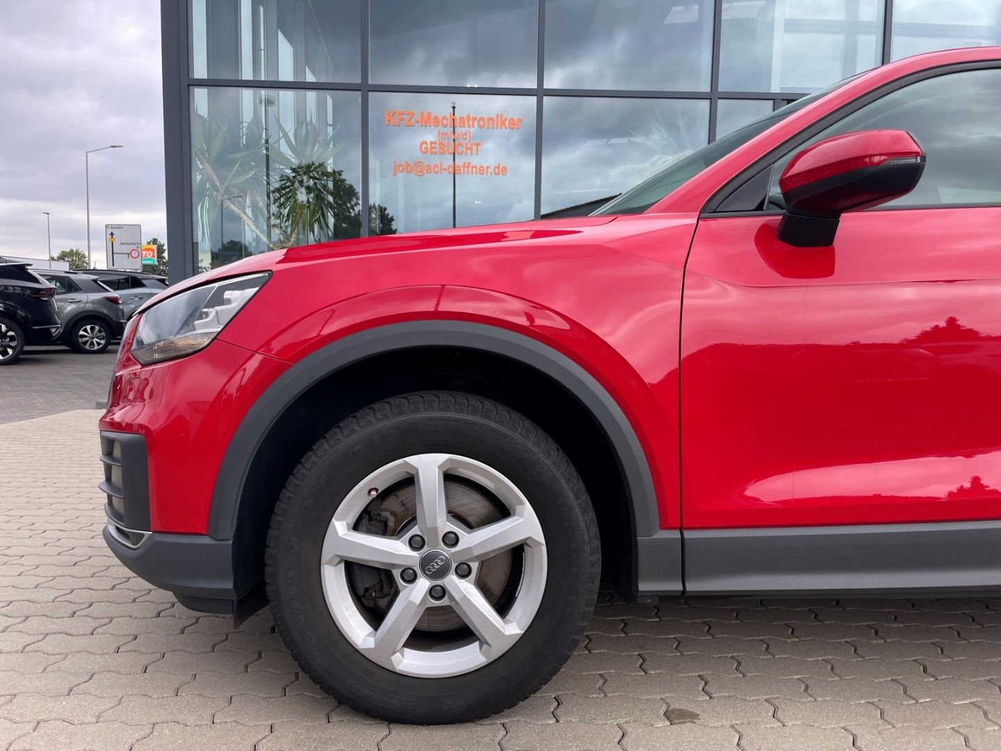 Fahrzeugabbildung Audi Q2 basis ultra Klima Müdigkeitswarner SHZ PDC