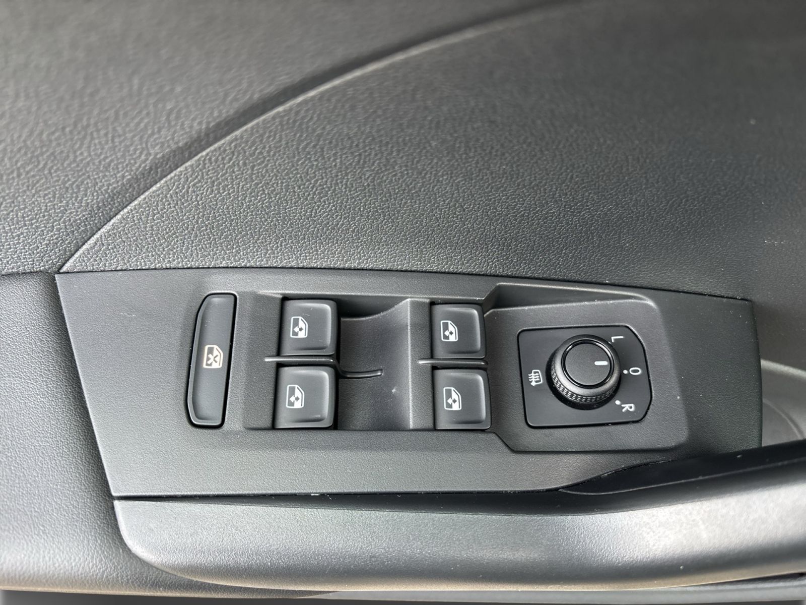 T-Cross 1.0 TSI, Sitzhzg, App, Multilenkrad, LED