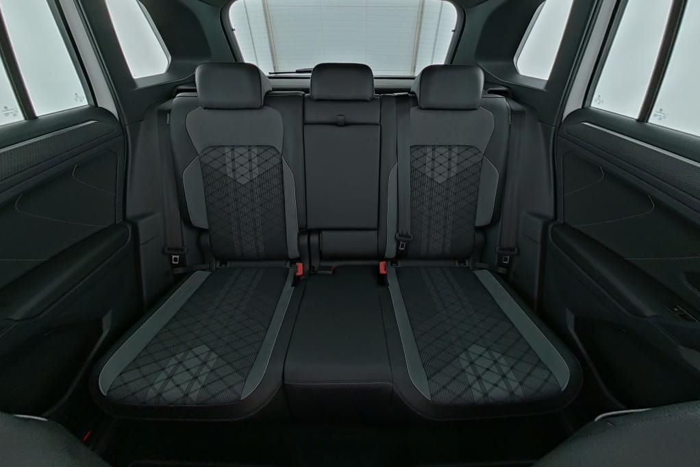 Volkswagen Tiguan R-Line 4M 2.0 TSI DSG AHK*Pano*RFK*PDC*SH