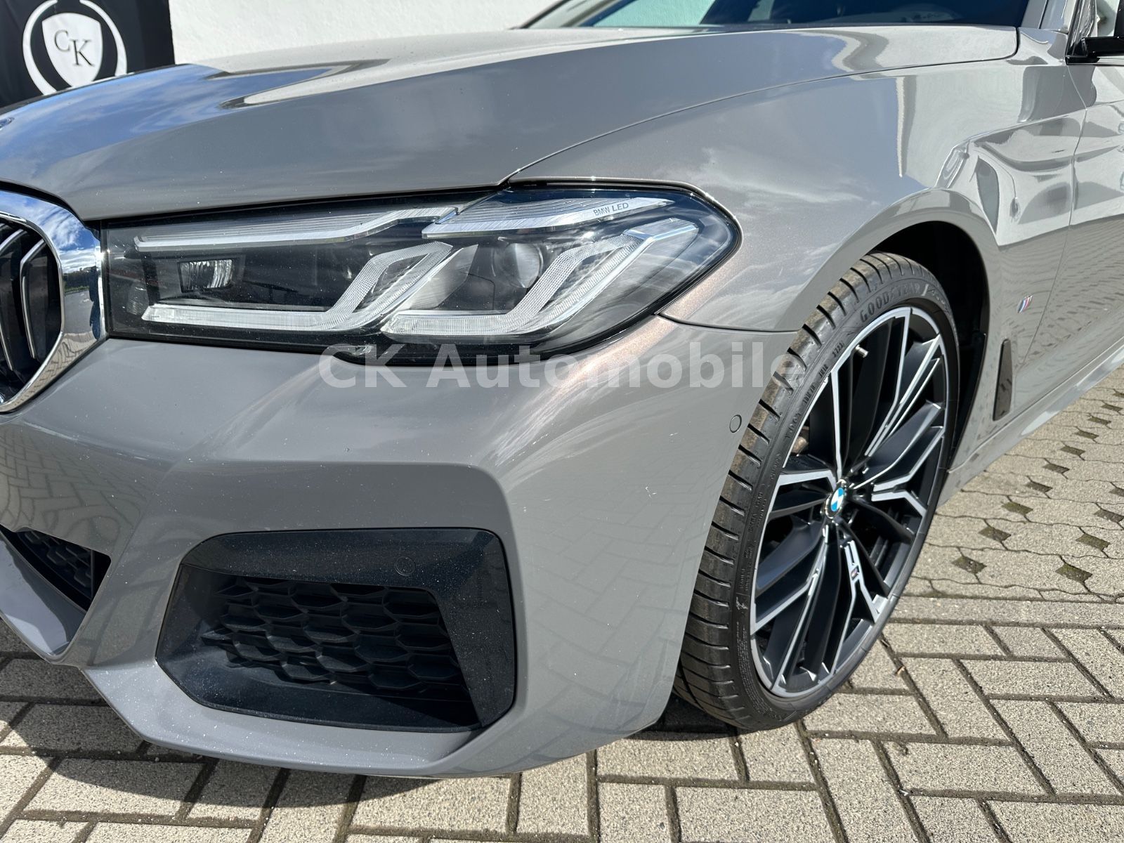 Fahrzeugabbildung BMW 520d xDrive M-Sport/Navi/Head-Up/LED/ACC/Kam.