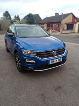 Volkswagen VW T-Roc blau met. EZ 08/2019 - Volkswagen T-Roc mit Benzin-Antrieb: Kleinwagen