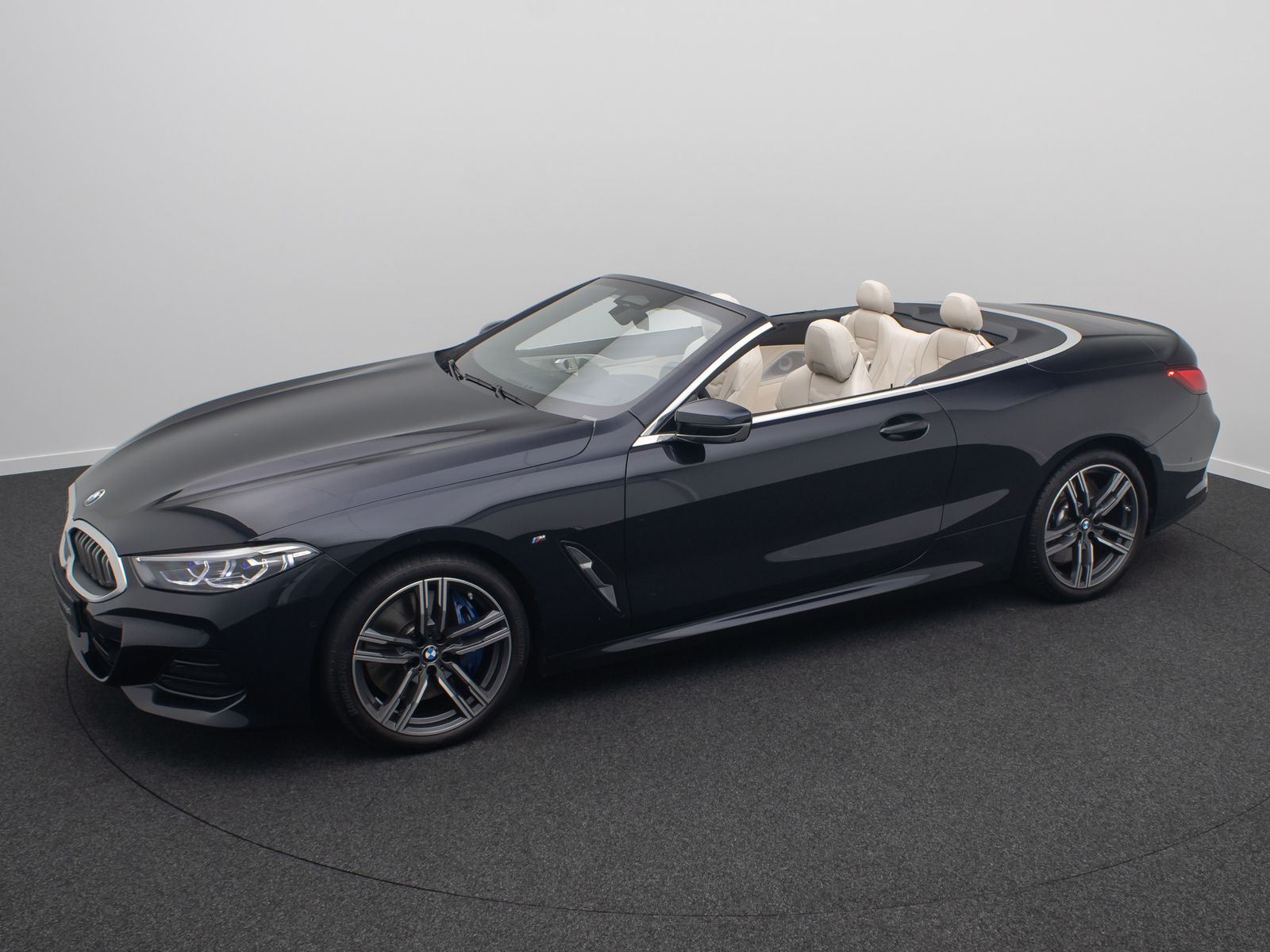 Fahrzeugabbildung BMW 840i xD Individual B&W SoftCl Laser 360°HUD Voll