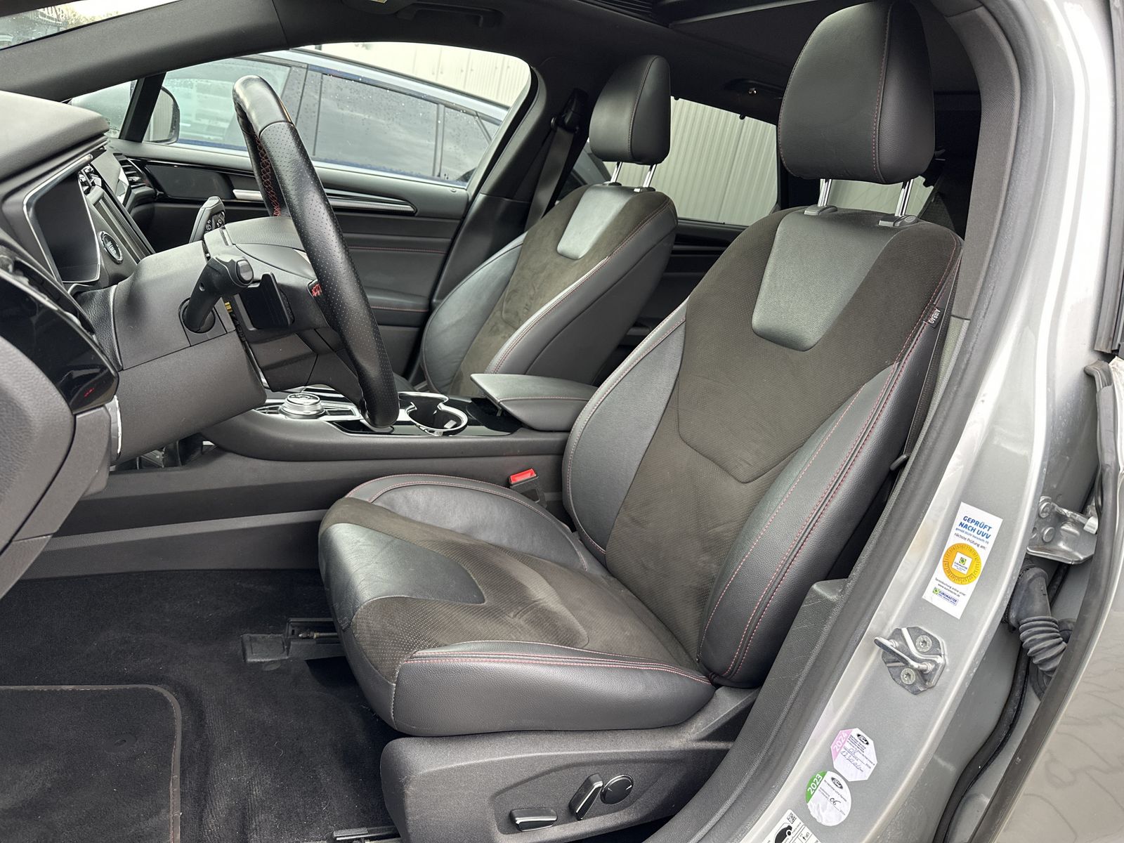 Fahrzeugabbildung Ford Mondeo Turnier 2.0 EB ST-Line NAV+LED+PANO+KAM