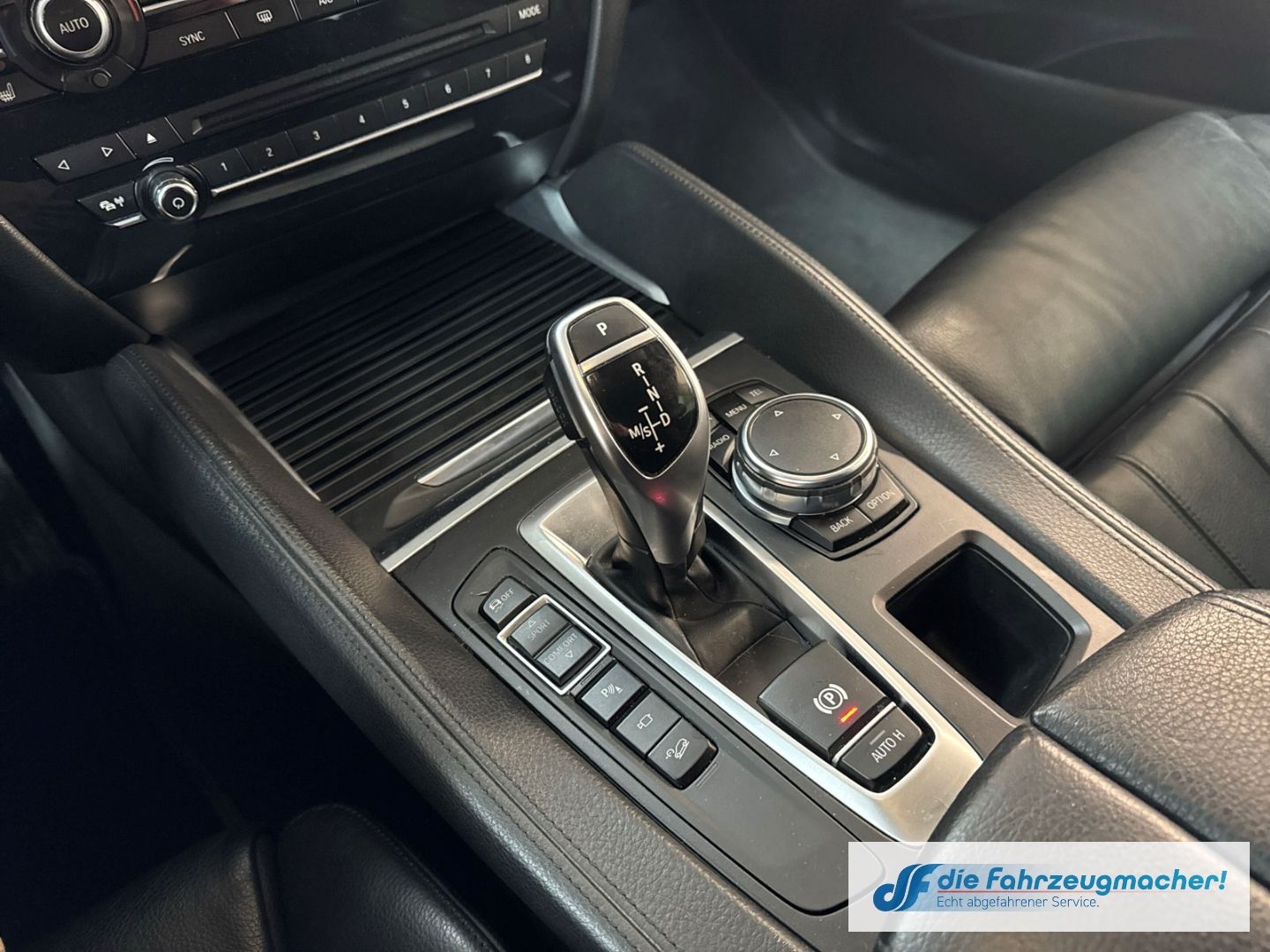 Fahrzeugabbildung BMW X6 xDrive 50 i M-Paket Sportpaket Navi Leder *EX