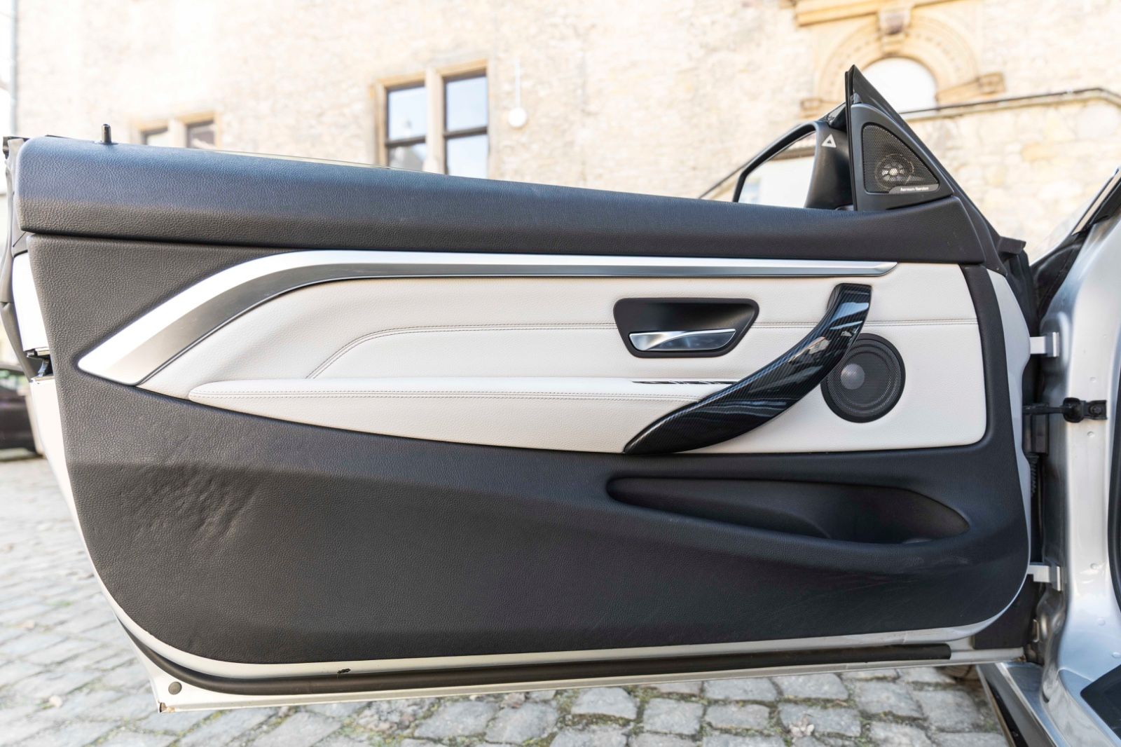 Fahrzeugabbildung BMW 430I Cabrio M-PERFORMANCE HUD H&K KAM CARPLAY