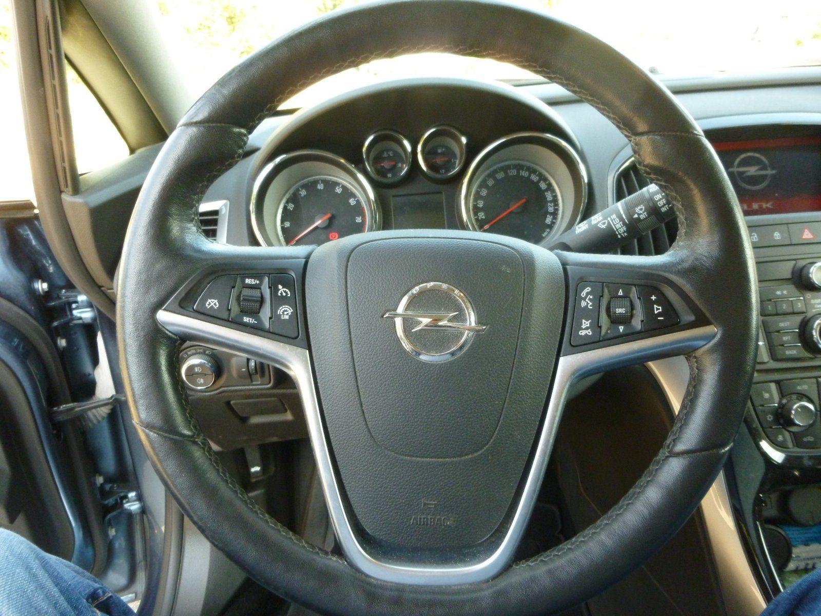 Opel Astra 2014 — photo 12
