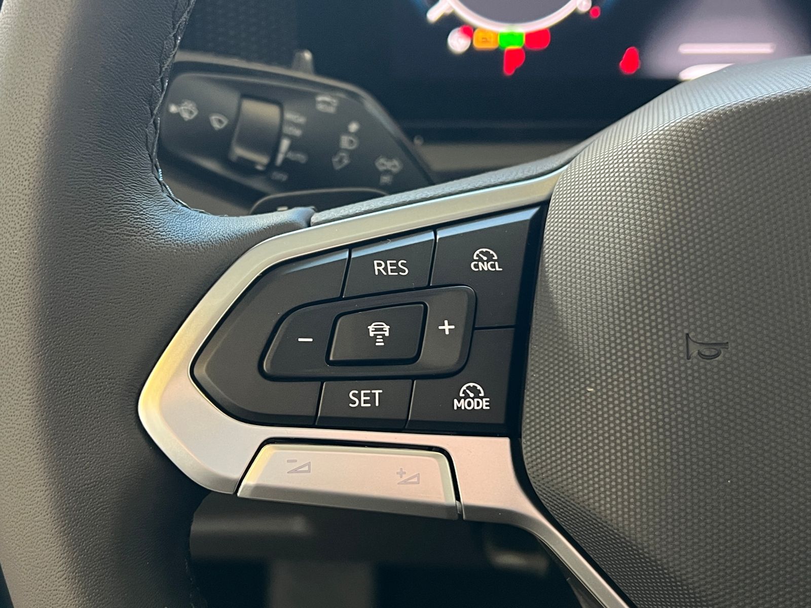 Fahrzeugabbildung Volkswagen Tiguan Life 2.0 TDI DSG *AHK, LED, Kamera, 18''-