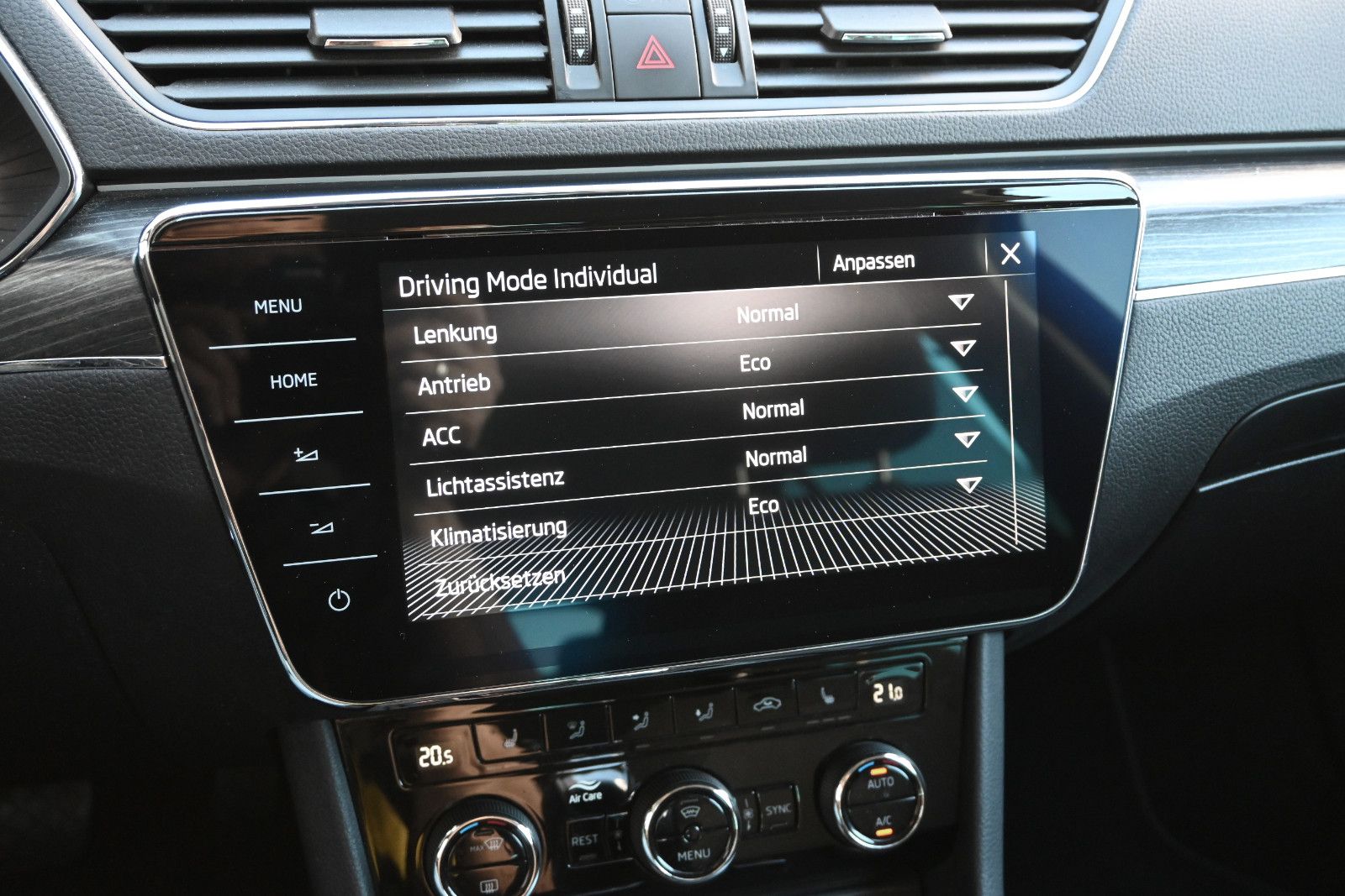 Fahrzeugabbildung SKODA Superb 1.5 TSI ACT DSG STYLE COMBI °ACC°AHK°