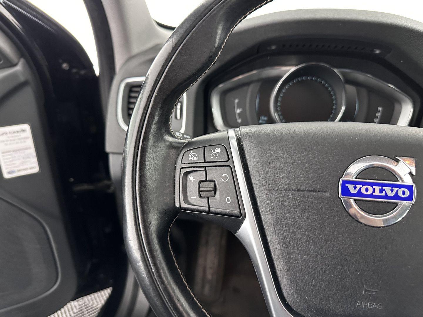 Volvo V60 2014 — photo 18