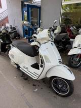 Vespa GTS Super 300 ABS ASR Keyless - Vespa Motorräder in Berlin