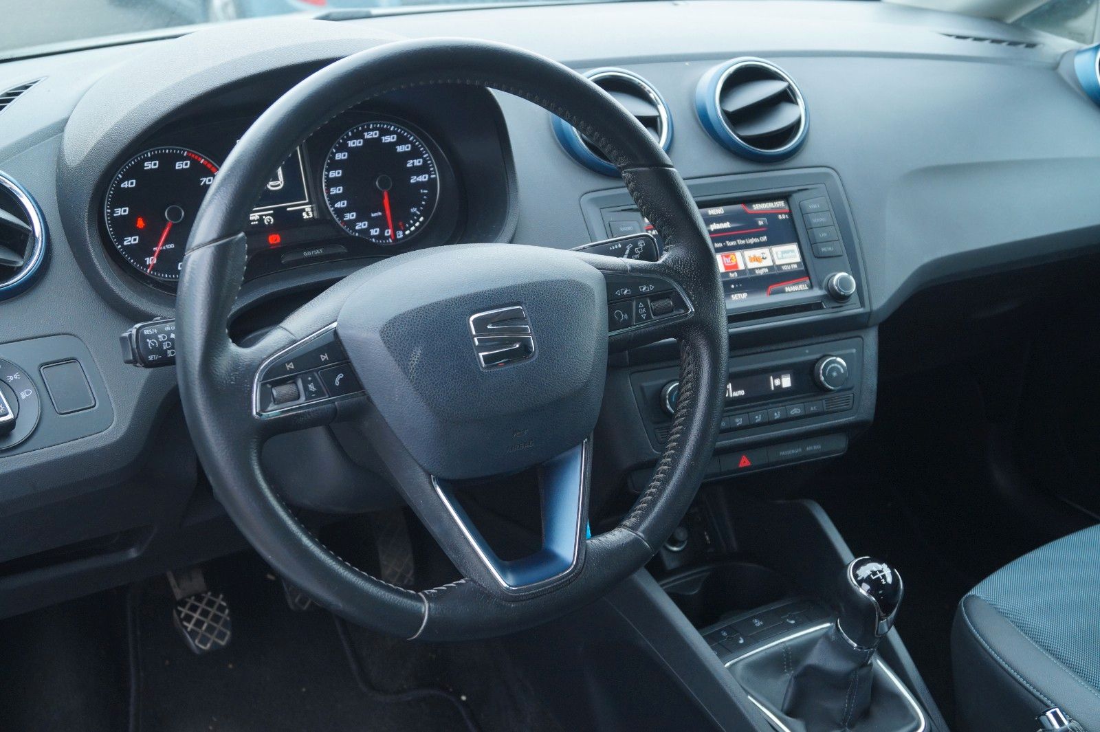Fahrzeugabbildung SEAT Ibiza SC Connect *TÜV, Inspektion + Garantie