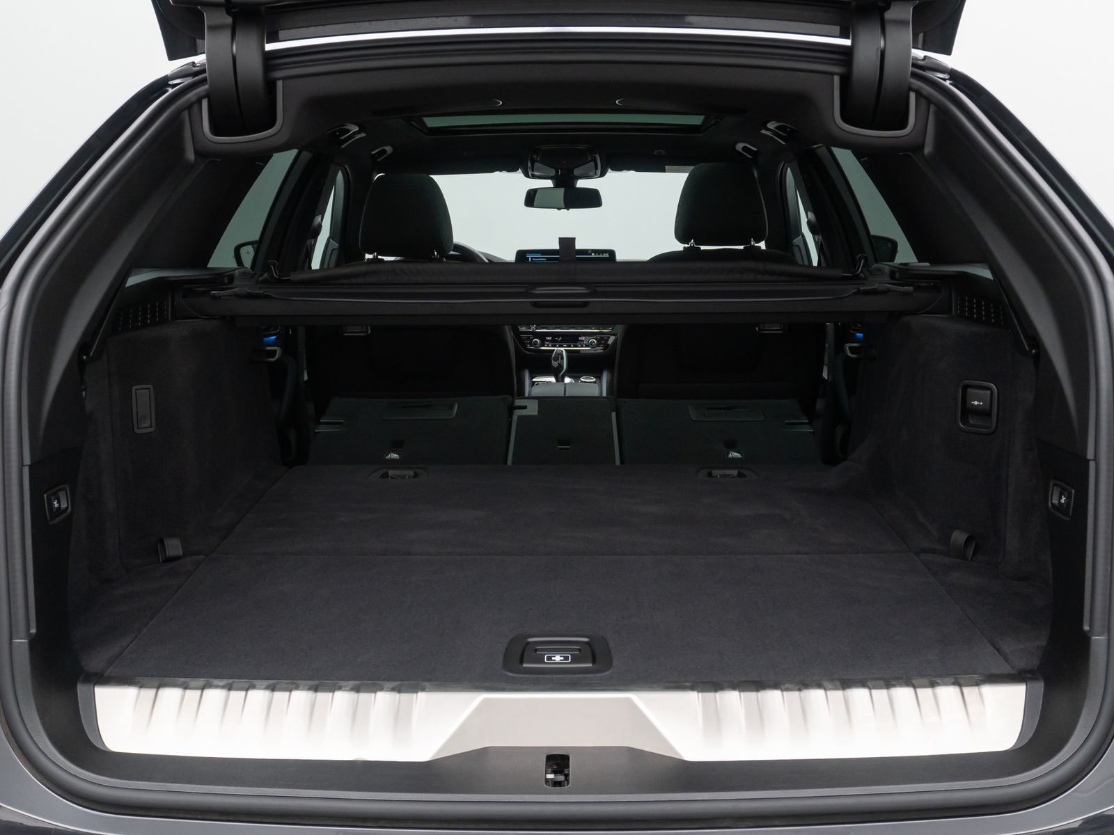 Fahrzeugabbildung BMW 530e M Sport Laser DAB HiFi HUD DispKey Panorama