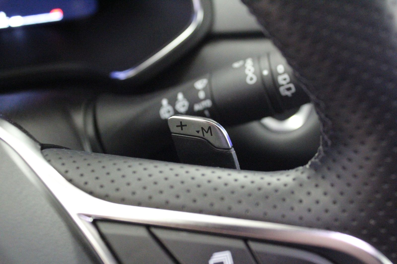 Fahrzeugabbildung Renault Captur Mild Hybrid 160 EDC Techno *Ganzjahresrei