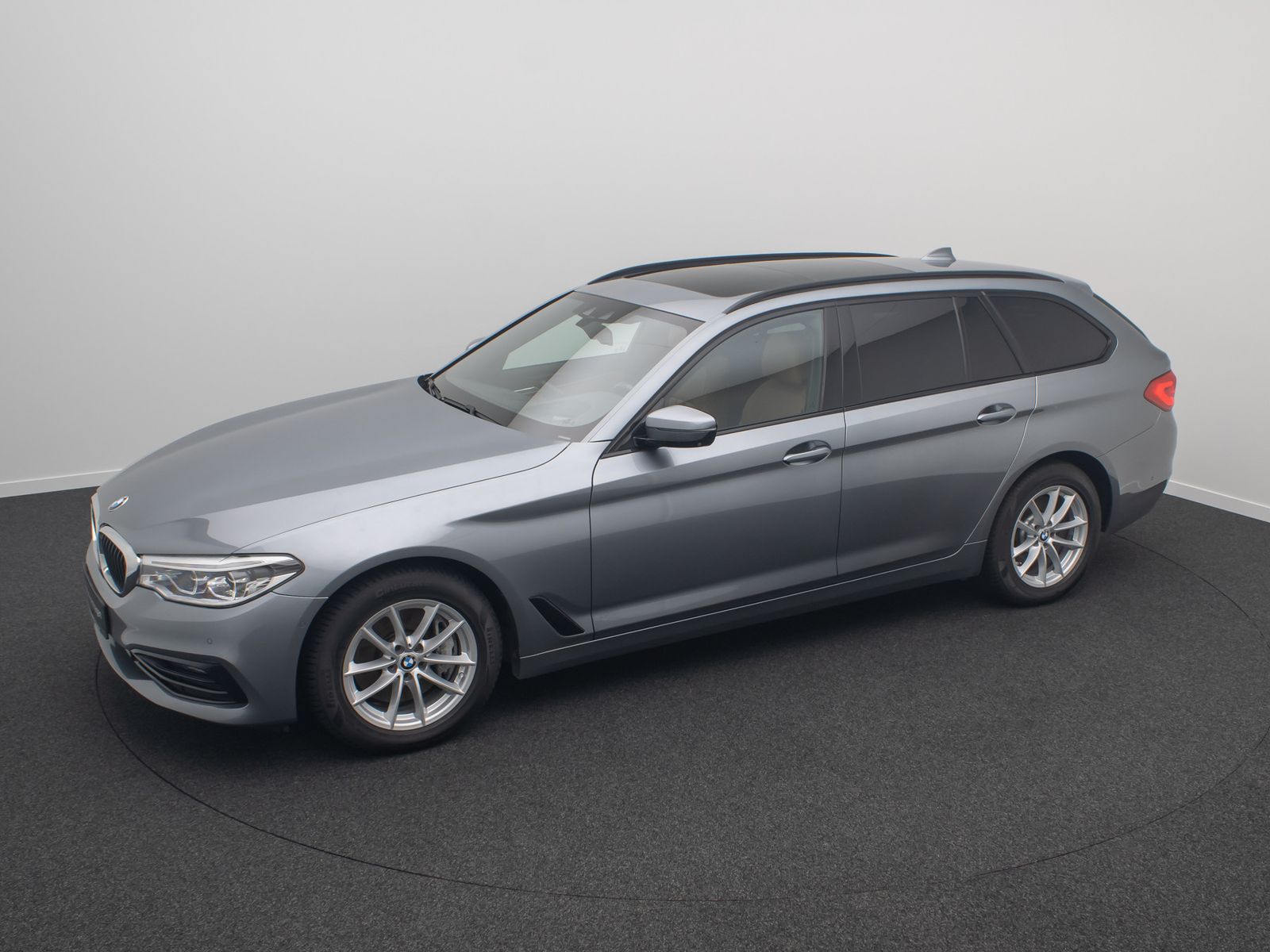 Fahrzeugabbildung BMW 540d xD SportLine 360&deg;HUD AHK DispKey SoftCl H/K