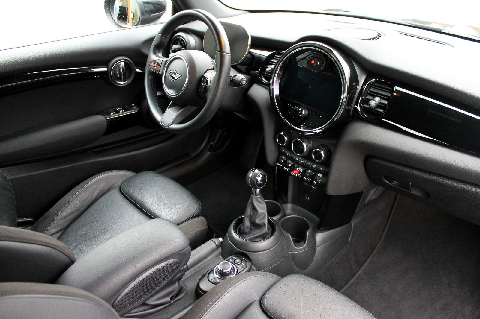 Fahrzeugabbildung MINI Cooper Cabrio Classic-Trim LED KAM PDC SHZ NAV