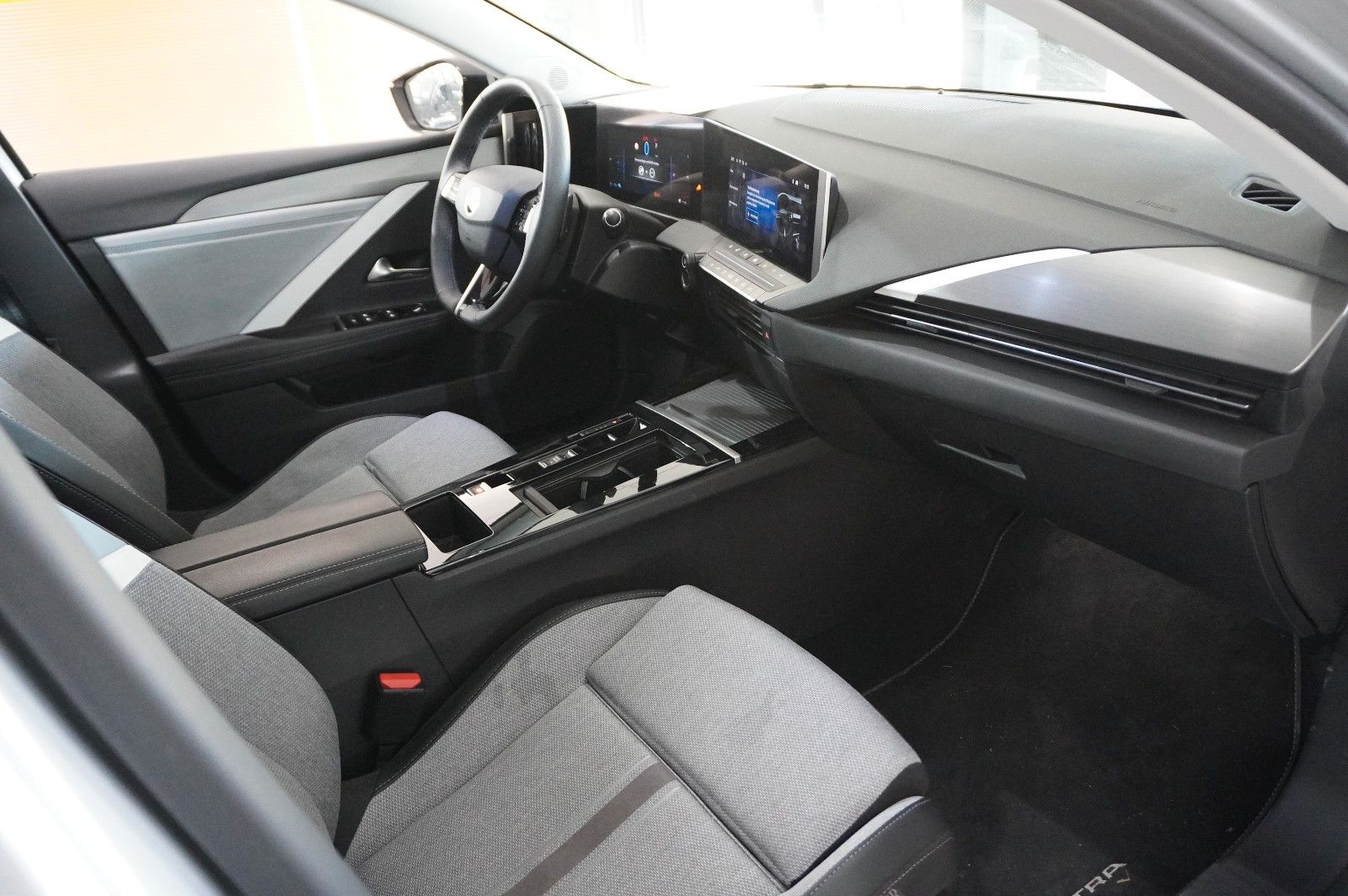Fahrzeugabbildung Opel Astra L ST 1.6 HYBRID ELEGANCE NAVI/LED/KAMERA