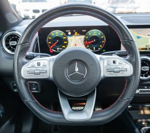 Fahrzeugabbildung Mercedes-Benz GLB 250 4Matic AMG Line PANO|AHK|LED|KEYLESS|KAM