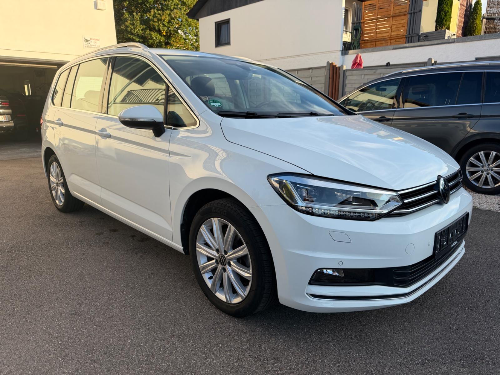 Volkswagen Touran Highline Start-Stop NAVI/ACC/MATRIX/1.Hd