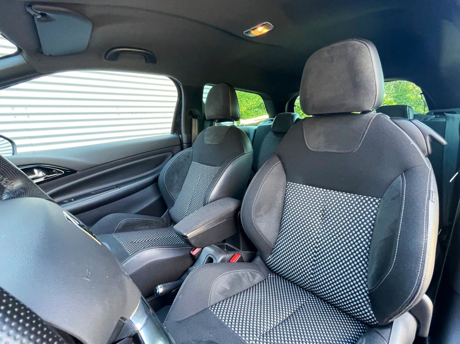 Fahrzeugabbildung Citroën DS3 SportChic 155 THP KIMAAUTOMATIK GANZJ REIFEN
