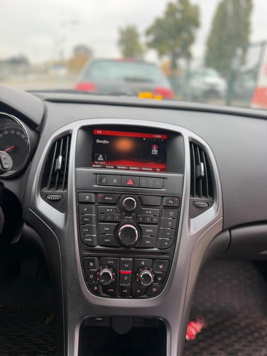 Opel Astra 2015 — photo 17