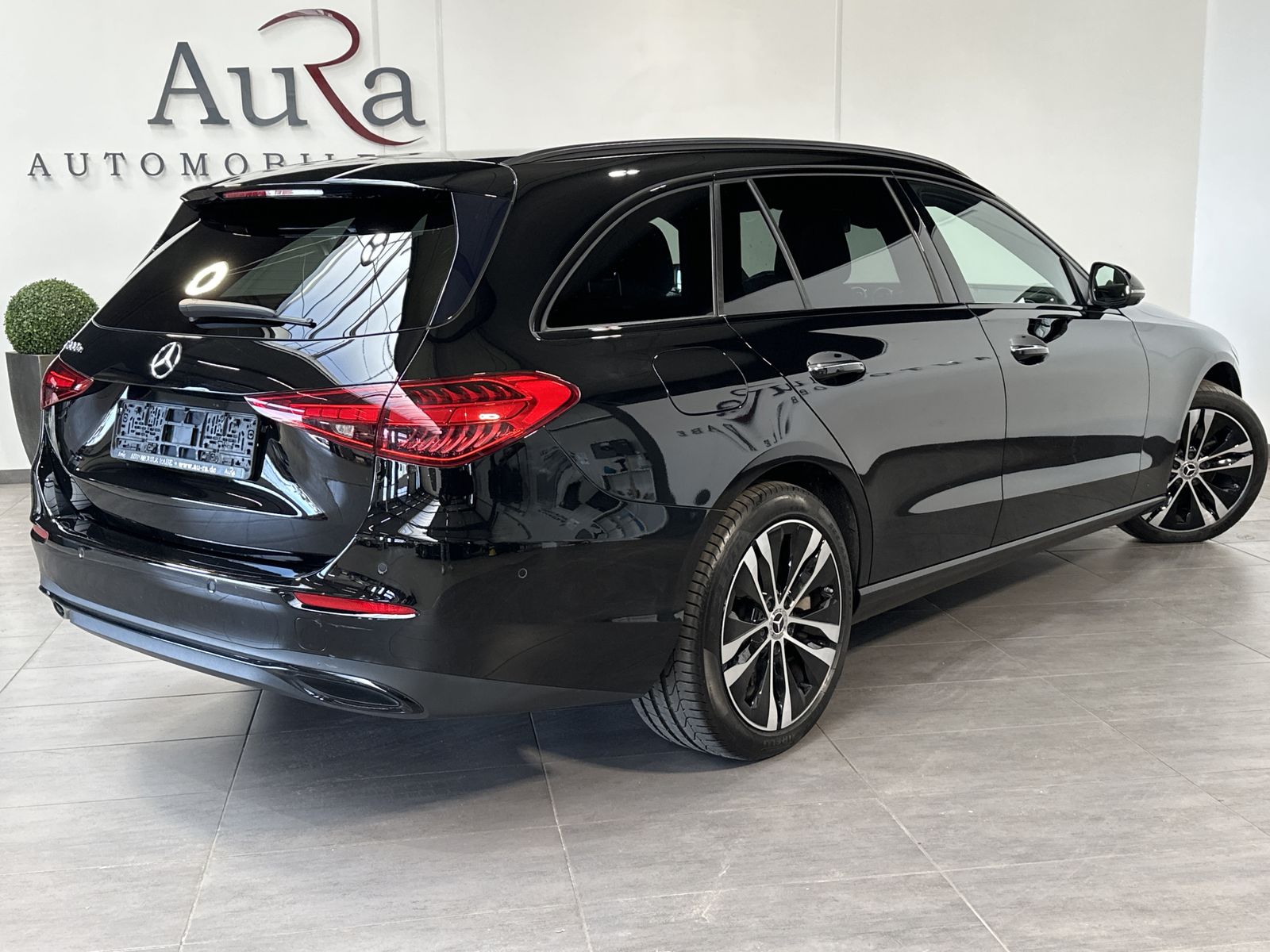 Fahrzeugabbildung Mercedes-Benz C 300e T Avantgarde NAV+LED+PANO+360°+V-COCKPIT