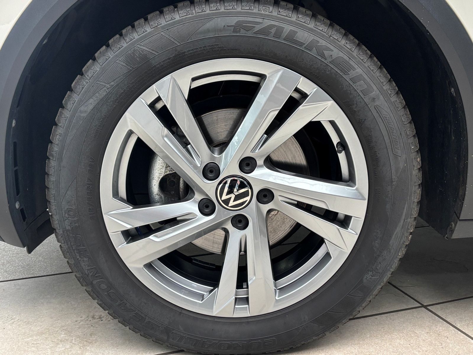 Fahrzeugabbildung Volkswagen T-Roc R-Line 1.5l TSI DSG + Kamera + AHK +
