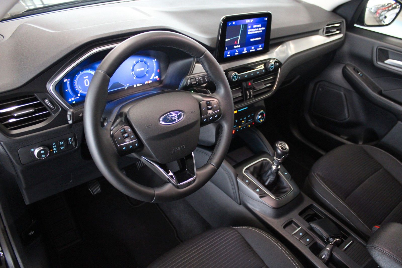 Fahrzeugabbildung Ford Kuga Titanium LED NAVI CAM WinterPaket