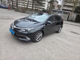Toyota Auris Hybrid Executive 136 PS - Toyota Auris von privat