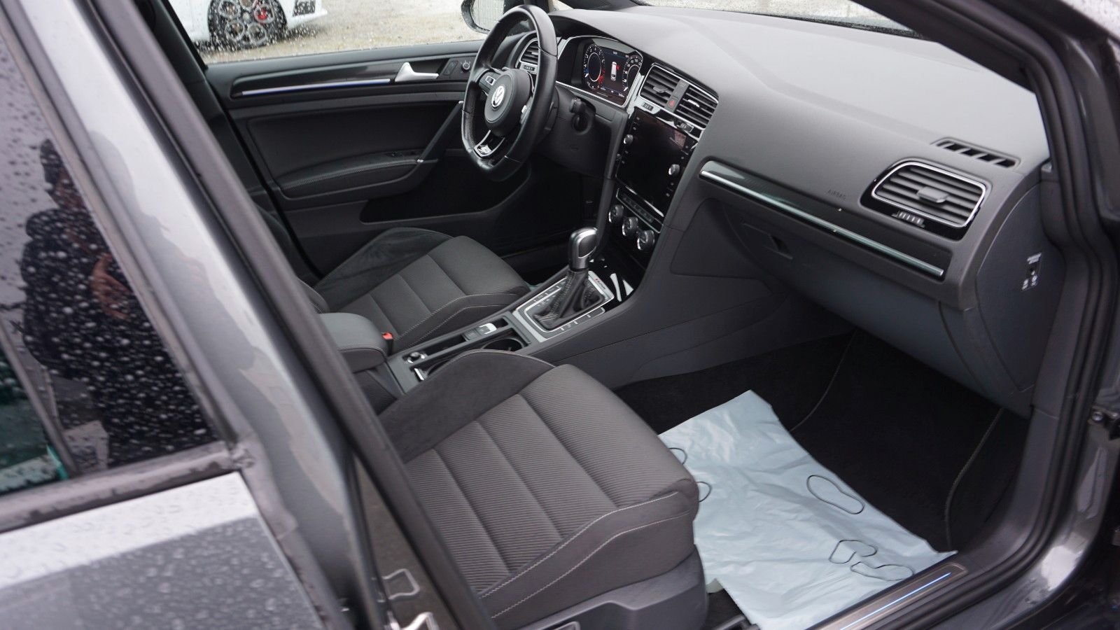 Fahrzeugabbildung Volkswagen Golf VII Variant R-line 4M,Navi,LED,SH,ACC,Kamer