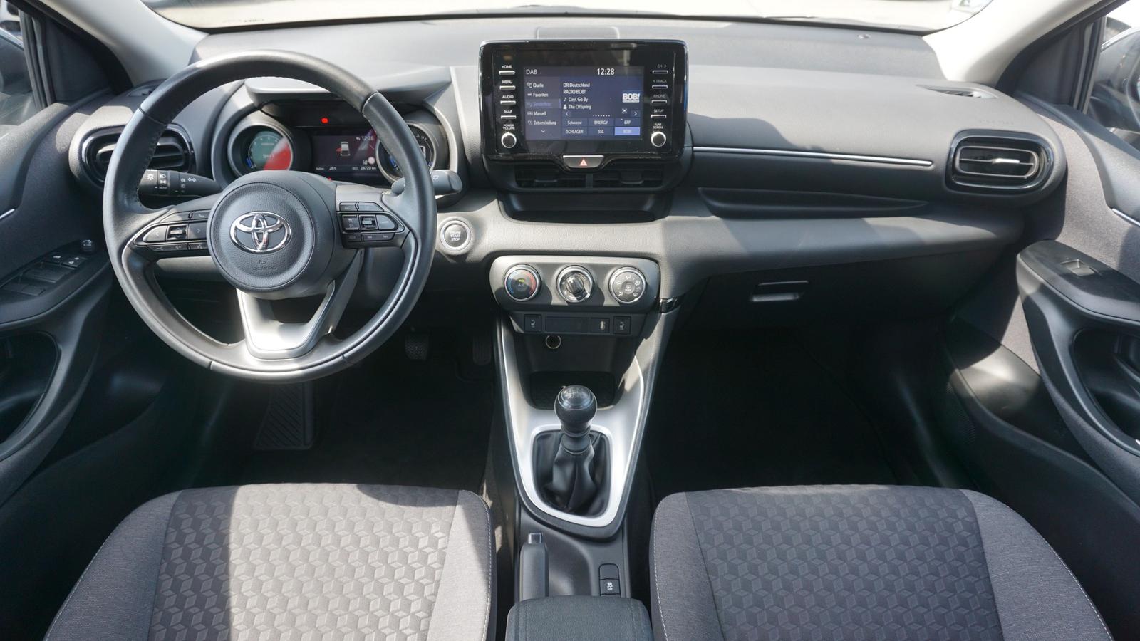 Toyota Yaris 1.5 Team Deutschland LED Tempomat Kamera
