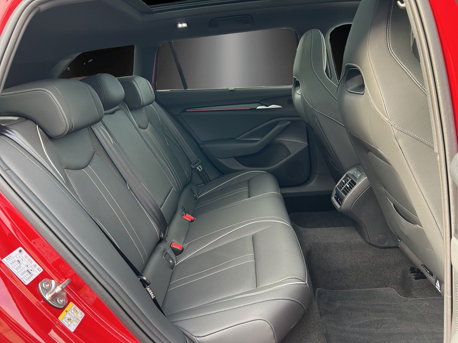 Fahrzeugabbildung SKODA Superb 1.5 TSI iV Sportline/PANO/AHK/HUD/ACC/360