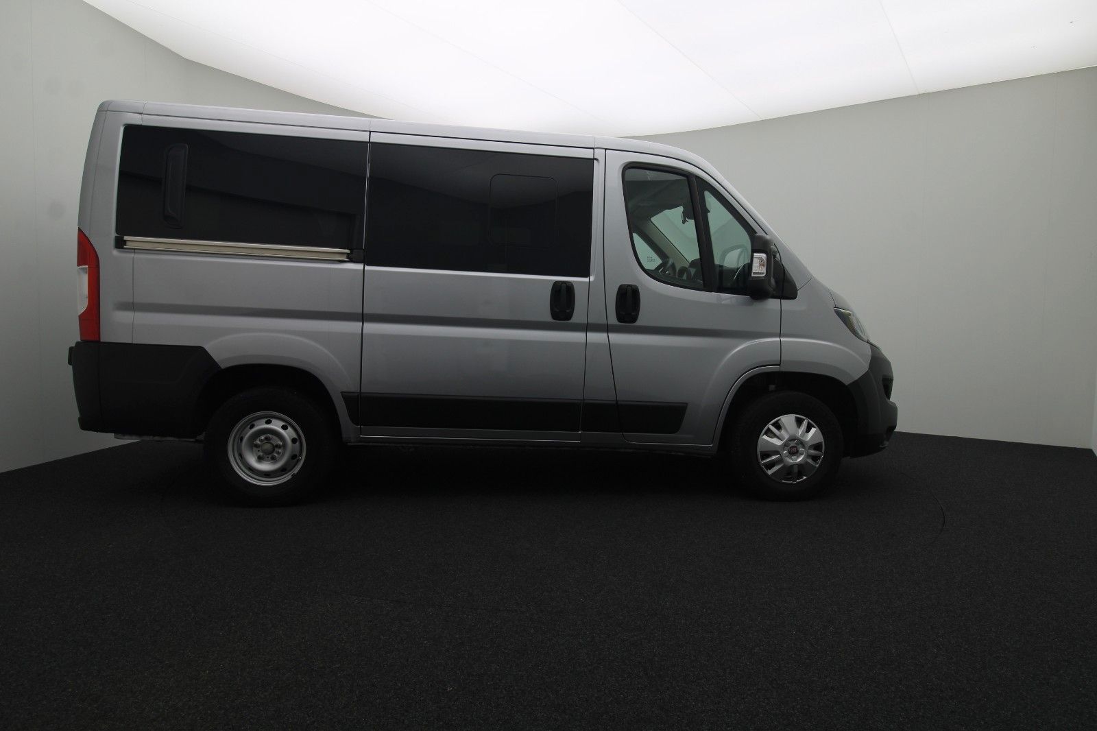 Fahrzeugabbildung Fiat Ducato 30 L1H1 2.2 Panorama - Komfort-Fahrersitz