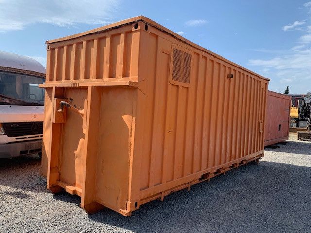 Jiný Abrollcontainer mit 60 KVA Stromaggregat