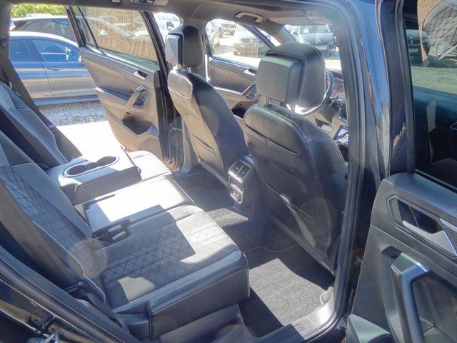 Fahrzeugabbildung Volkswagen Tiguan Allspace R-Line/4x4/HUD/Pano/Matrix/AHK/