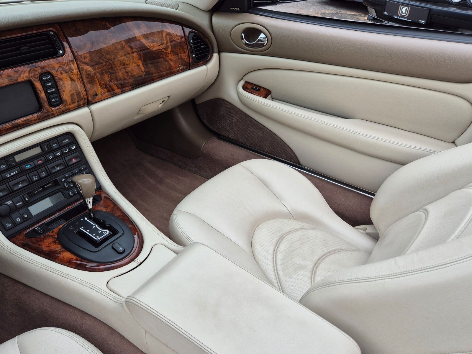 Fahrzeugabbildung Jaguar XKR Cabrio/Facelift/Traum Farbgebung+Bestzustand