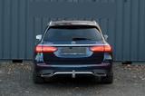 Mercedes-Benz E 400 d 4MATIC T Autom. - - Mercedes-Benz E 400 mit Diesel-Antrieb: Blau