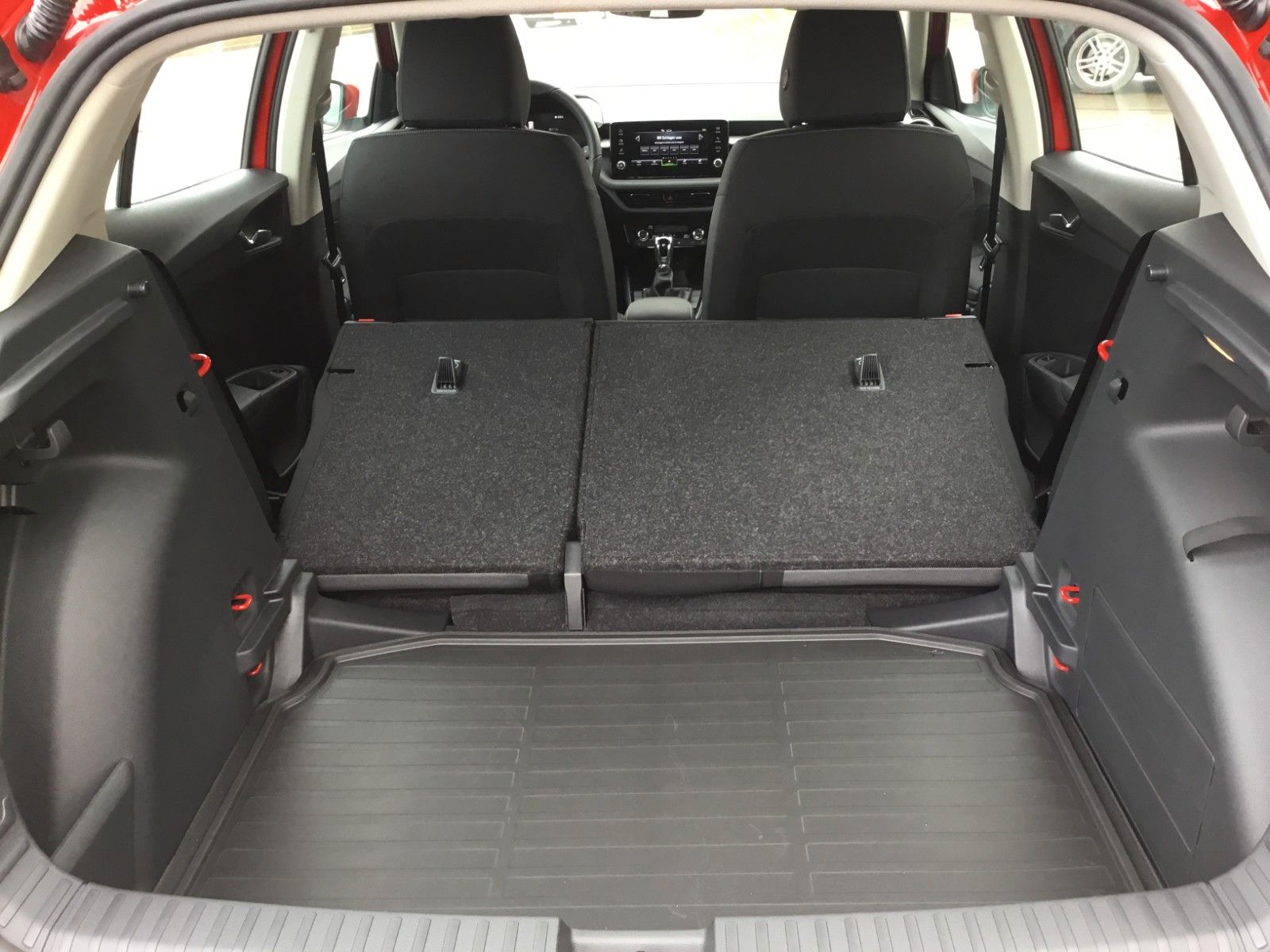 Fahrzeugabbildung SKODA Fabia 1.0l TSI DSG Selection+15"+LED+Sitzheizung