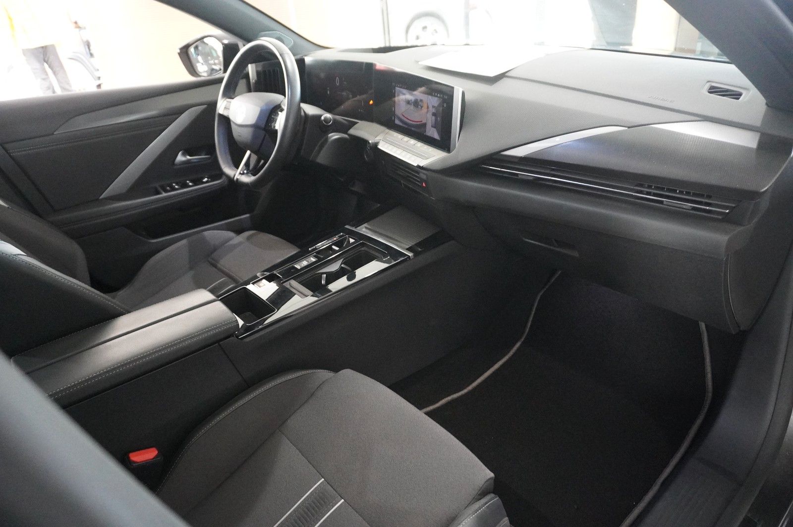 Fahrzeugabbildung Opel Astra L Lim. 1.6 HYBRID ULTIMATE NAVI/360°/PANO.